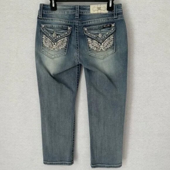 ✨MISS ME✨Women's Blue Denim Mid Rise Capris - Picture 2 of 11